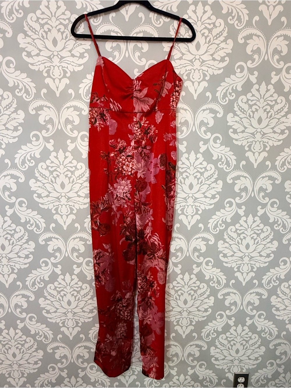 💫2/$25 • Guess Red Floral Sweetheart Neckline Satin Style Jumpsuit